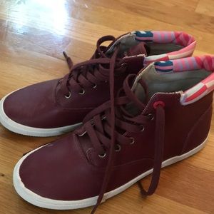 Maroon leather BucketFeet pattern collar mid top